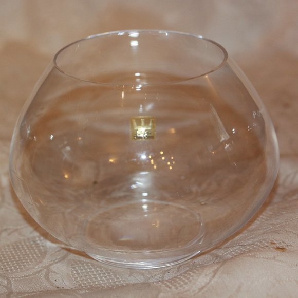KOSTA BODA  glass bowl Clear Sweden art glass Vintage  Measures 4 1/2 x 5 1/2 in - Picture 1 of 2